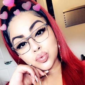 Meet your Posher, Mona